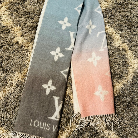 Cashmere scarf.